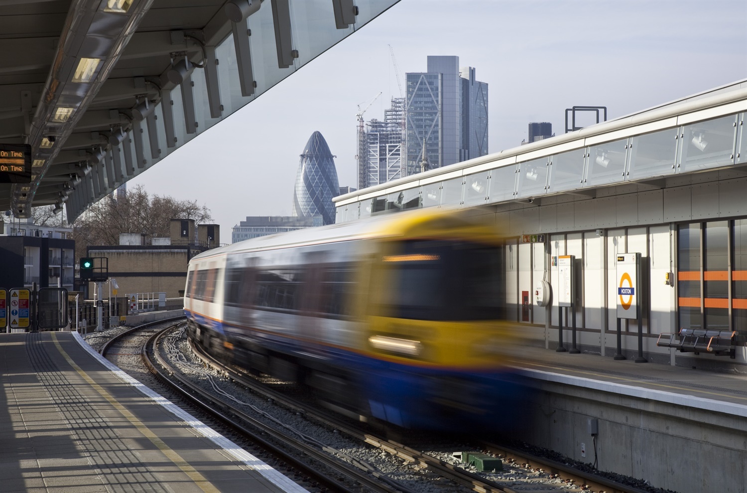TfL confirm London Overground contract with Arriva signed