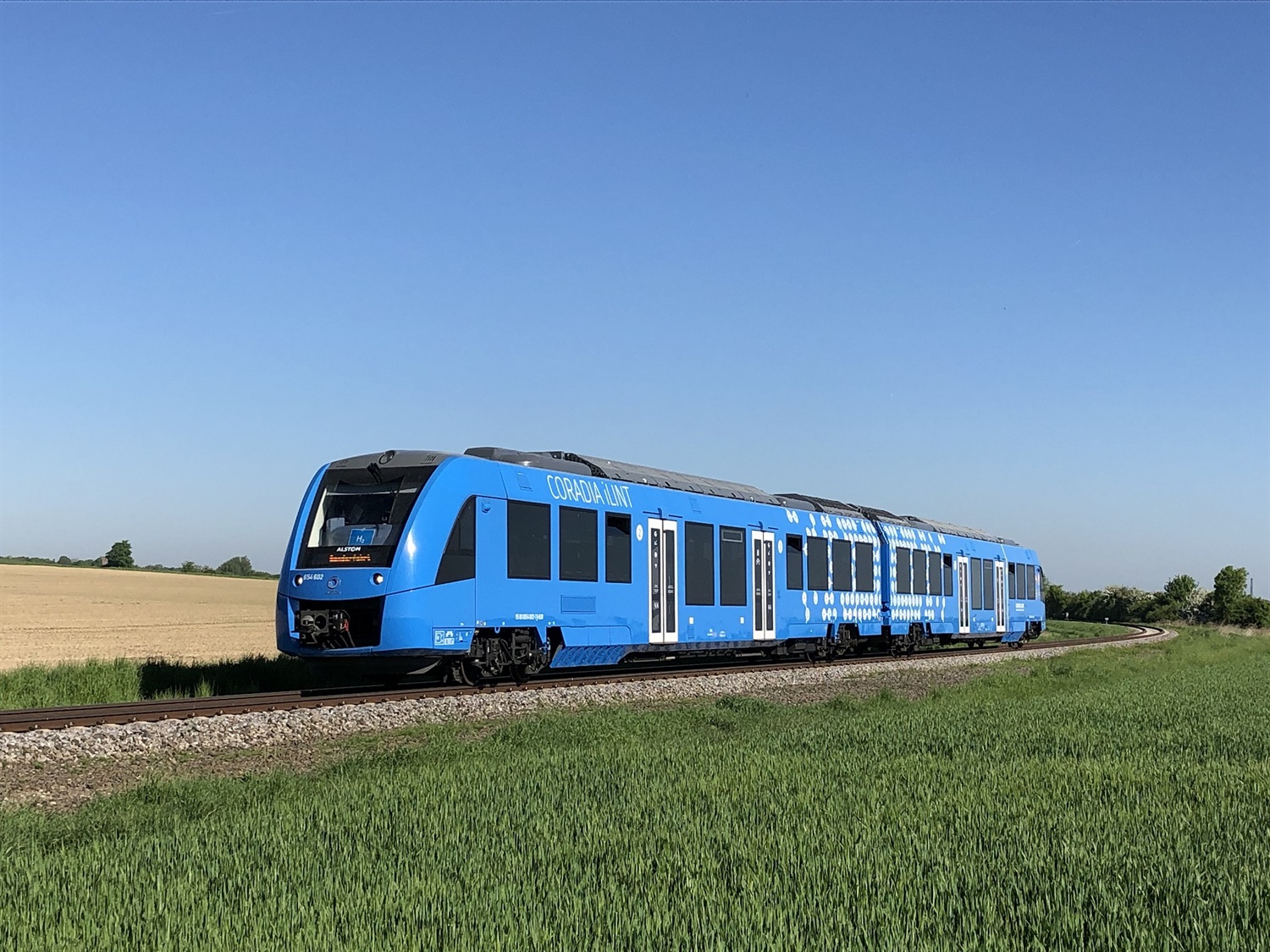 first electric train in world
