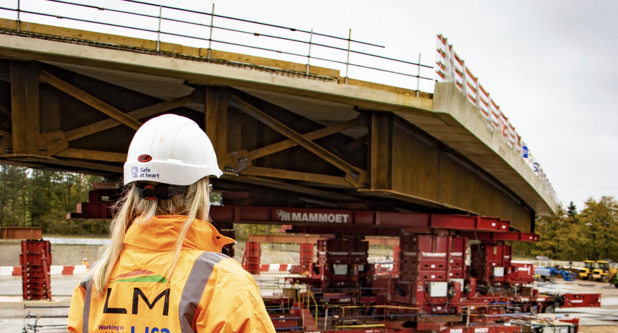 The HS2 914 tonne bridge that was placed in 45 minutes 