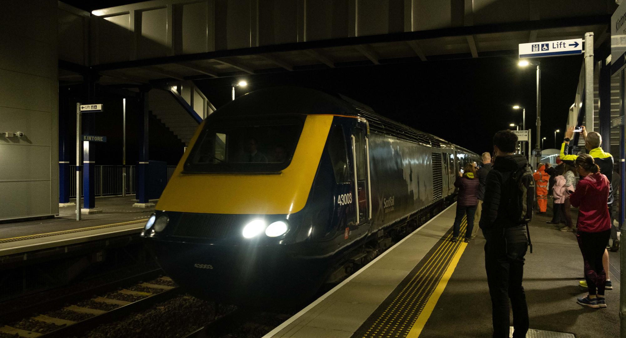 Train at the platform of Kintore station 