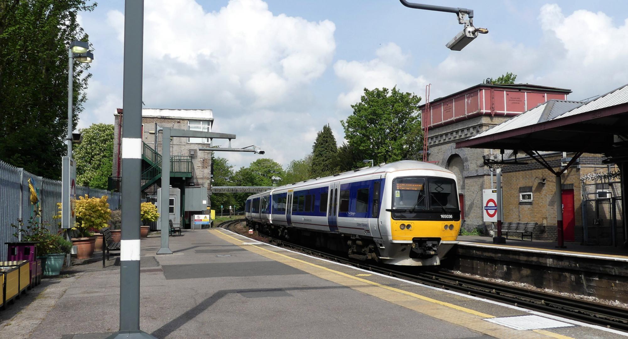 Chiltern Railways train at station