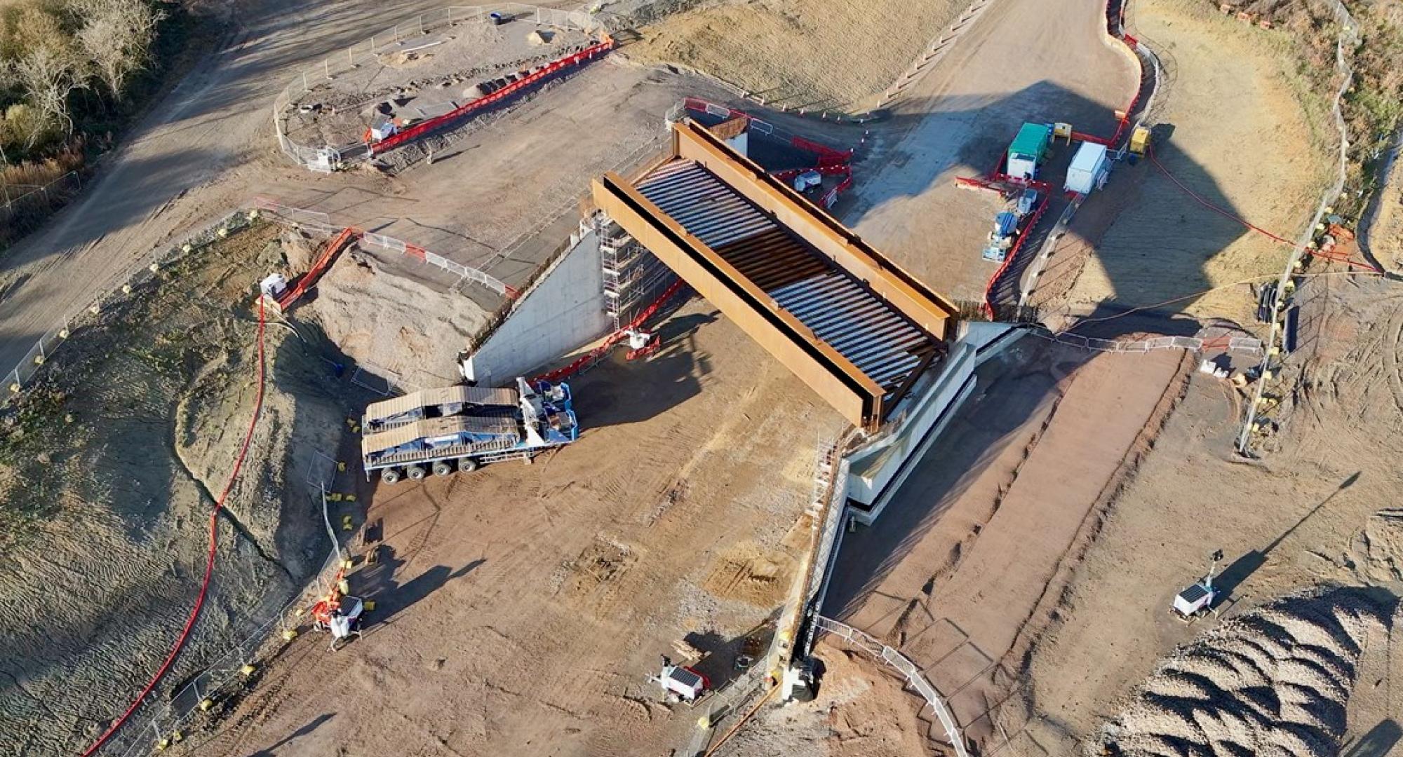 East West Rail bridge lifted into place by HS2 engineers in Calvert, via HS2 