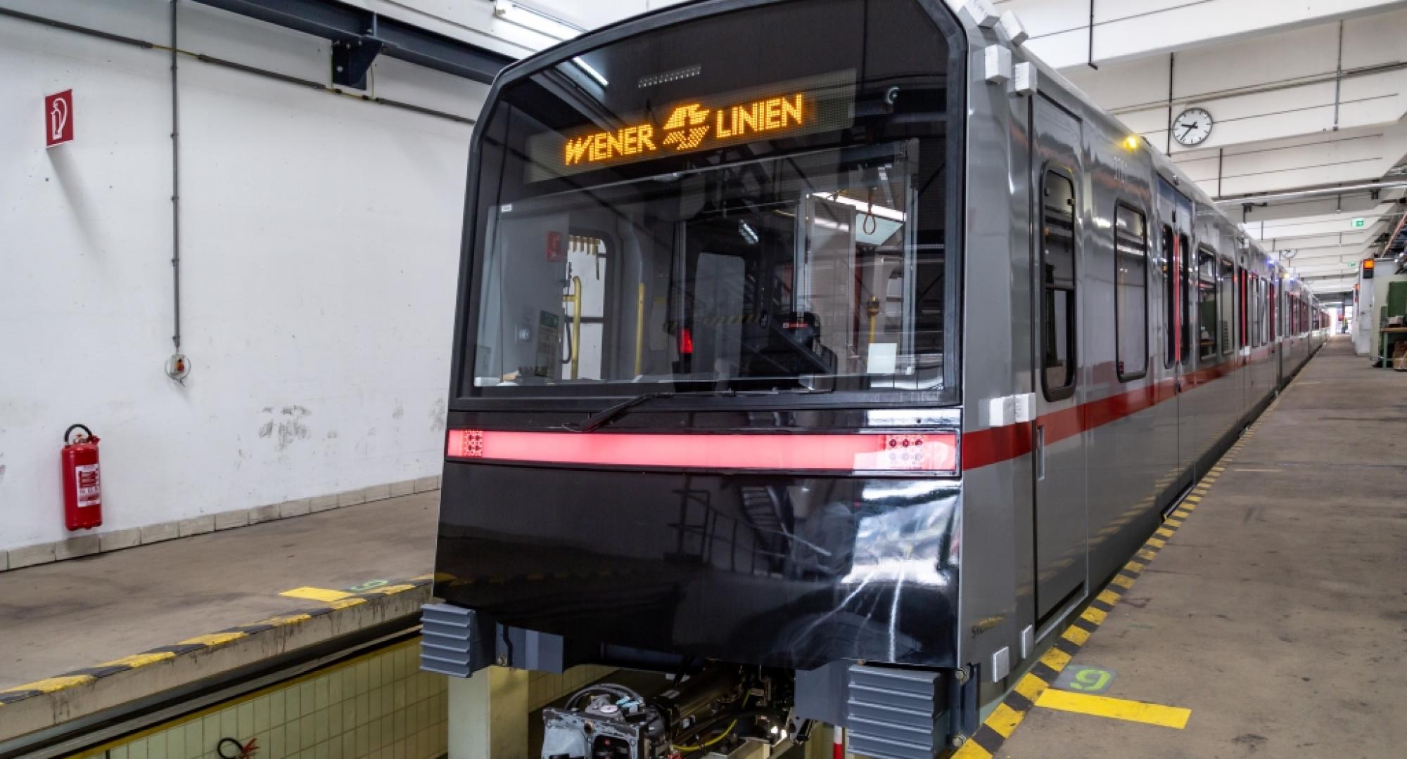 New generation of metro trains unveiled in Vienna