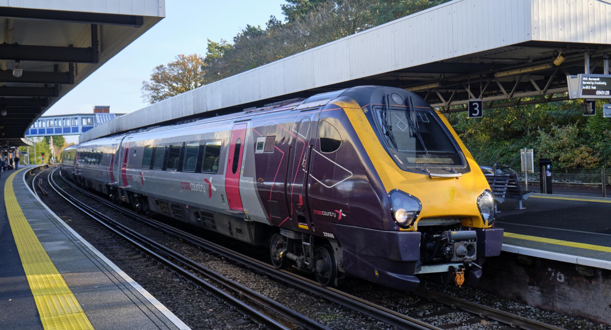 Class 221 super voyager Cross Country train at platform