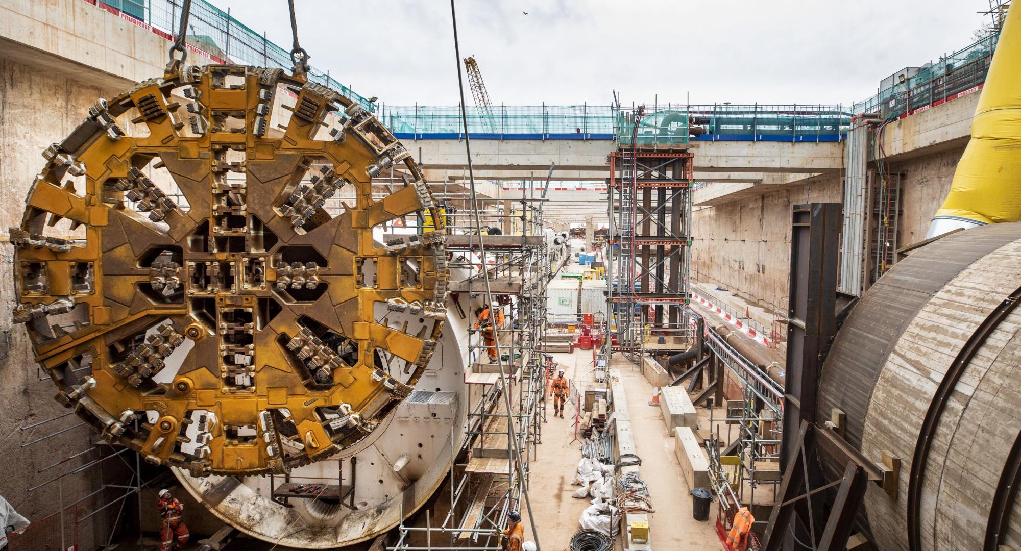 The giant 125 tonne cutterhead being moved into place