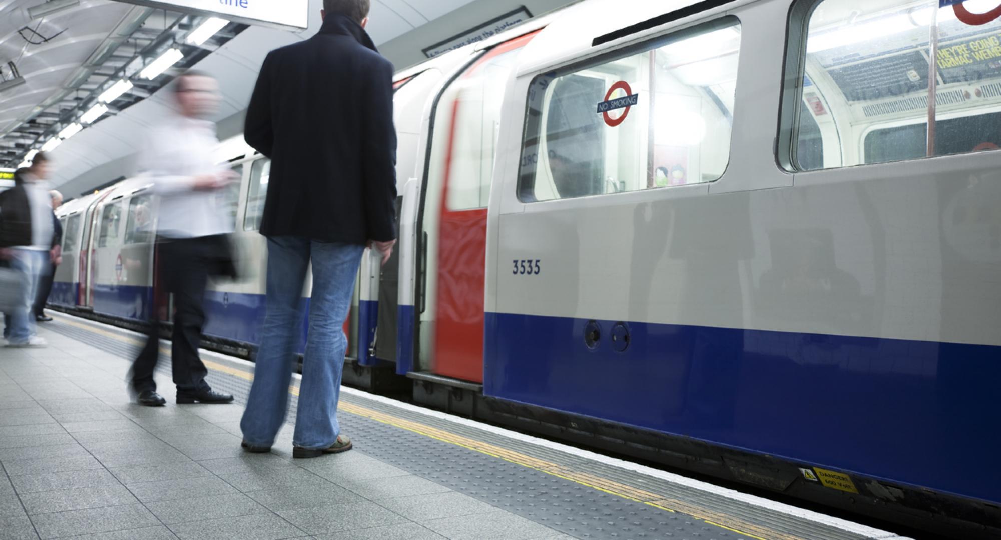 Passengers boarding to Bakerloo line