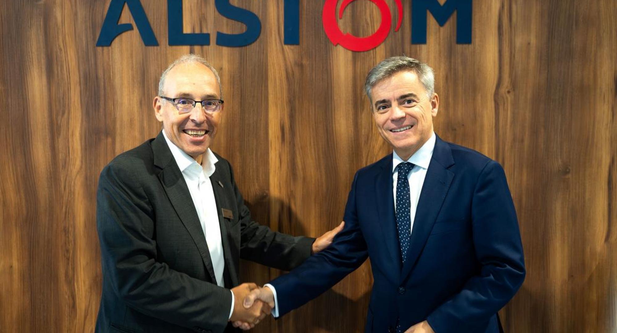 Leaders at LMO and Alstom shake hands