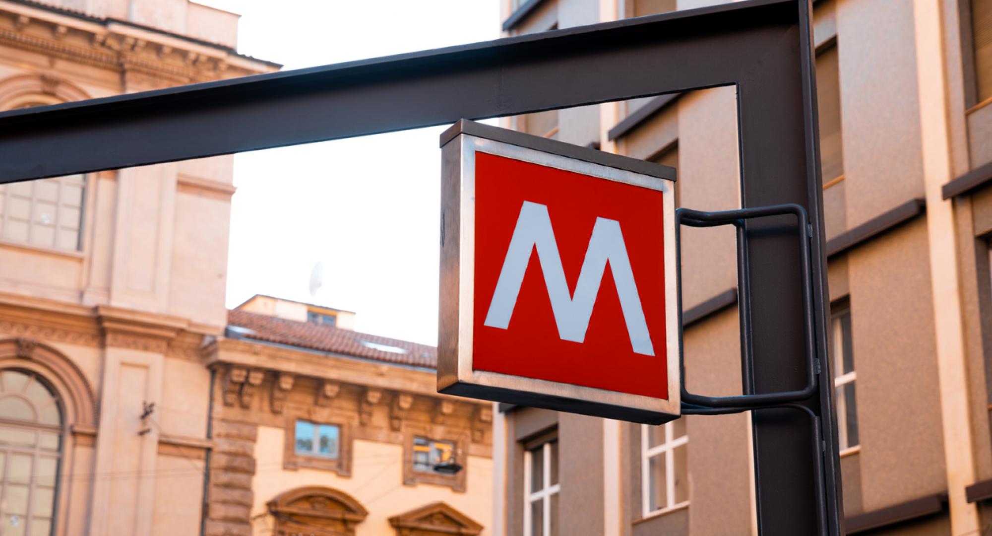 Sign for the Milan metro