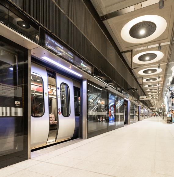 Elizabeth line Paddington stop