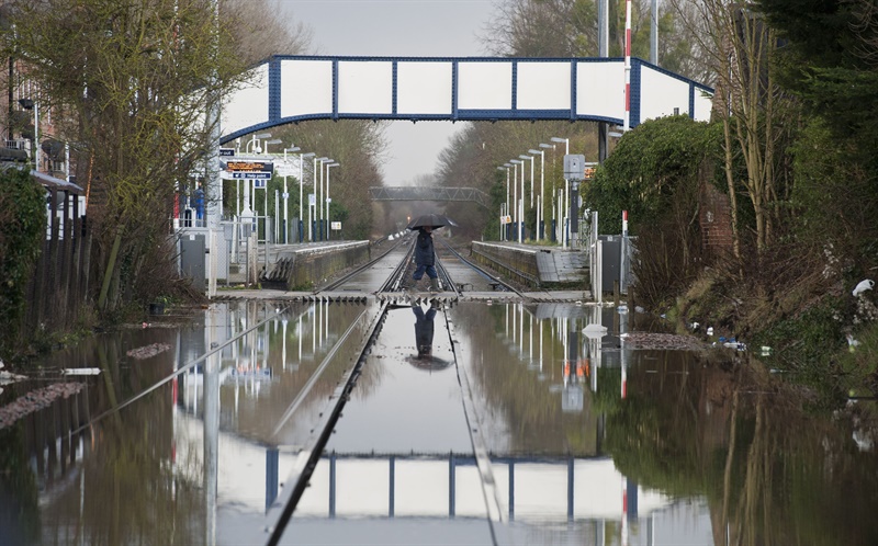 Thames Valley services face flood disruption